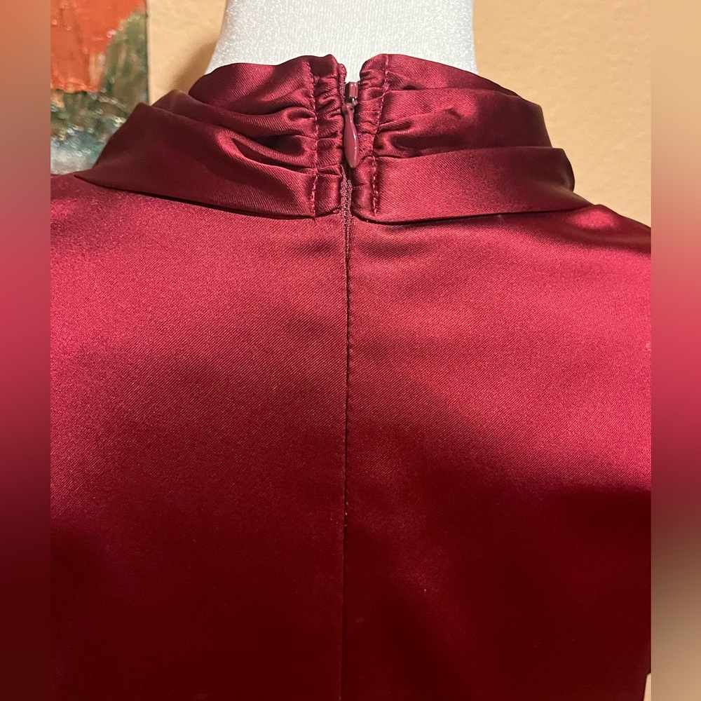 Burgundy Evening Dress. Satin. Ruching on the skirt V-neck. Size S. Xscape brand - Picture 5 of 13